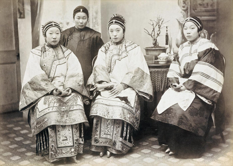 Upper Class Chinese Women 