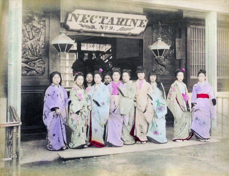 Hand Colored Photography, Japan - Tea House Geisha, Nectarine n°9 (Jimpuro), Yokohama