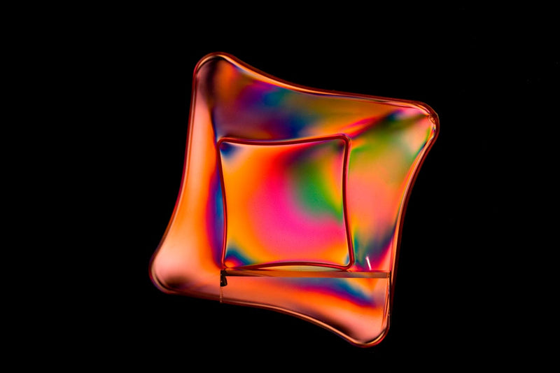 Photoelasticity and Color on a Plastic Plate