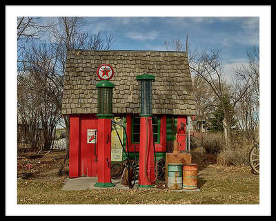 A Vintage Texaco Gas Station / Art Photo - Framed Print
