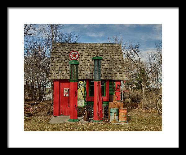 A Vintage Texaco Gas Station / Art Photo - Framed Print