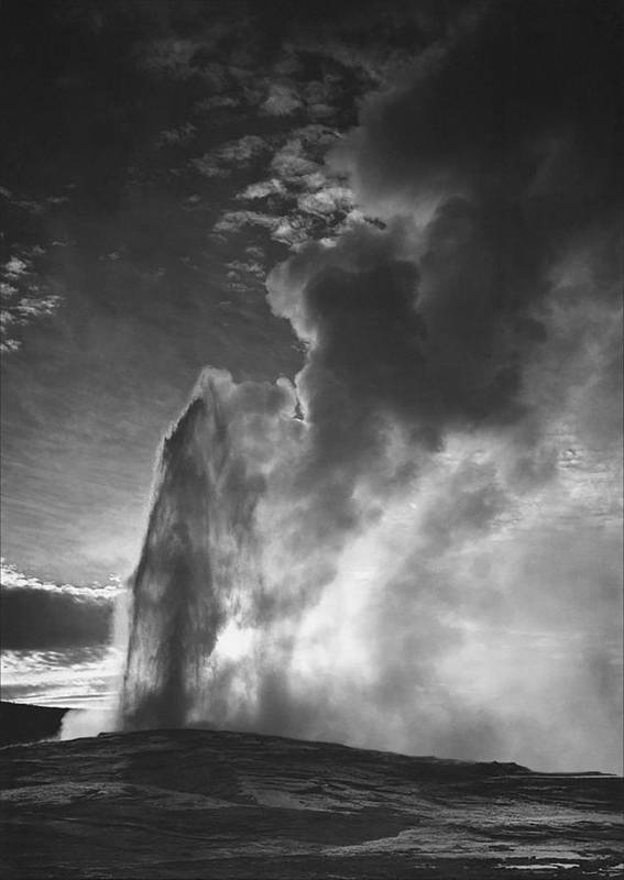 Faithful Geyser, Yellowstone National Park, Wyoming / Art Photo - Art Print