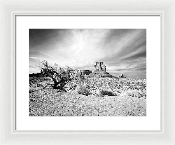 Monument Valley, Arizona / Art Photo - Framed Print