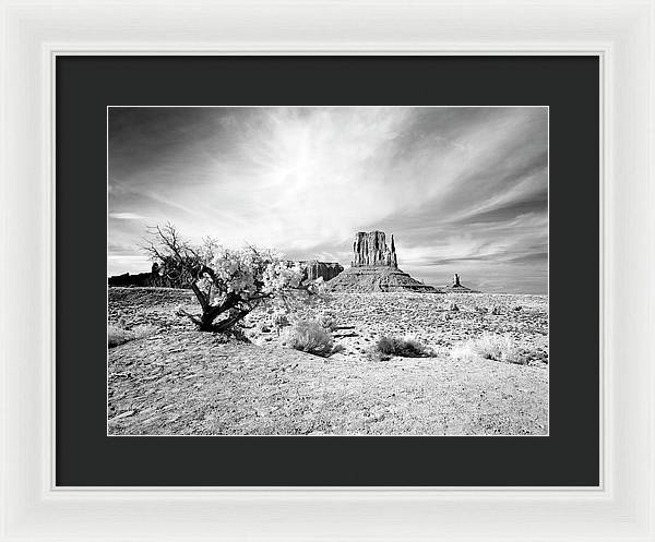 Monument Valley, Arizona / Art Photo - Framed Print