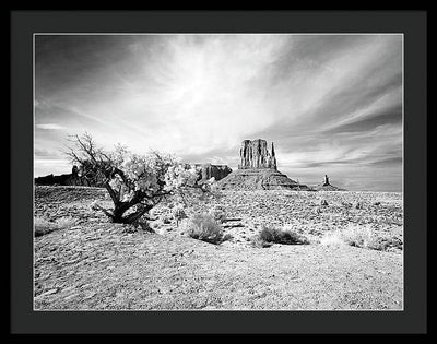 Monument Valley, Arizona / Art Photo - Framed Print