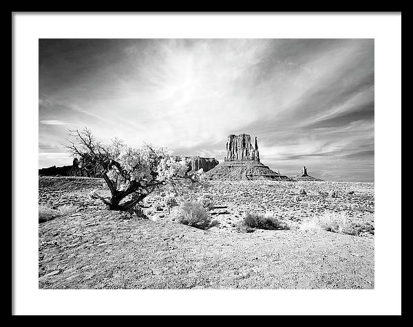 Monument Valley, Arizona / Art Photo - Framed Print