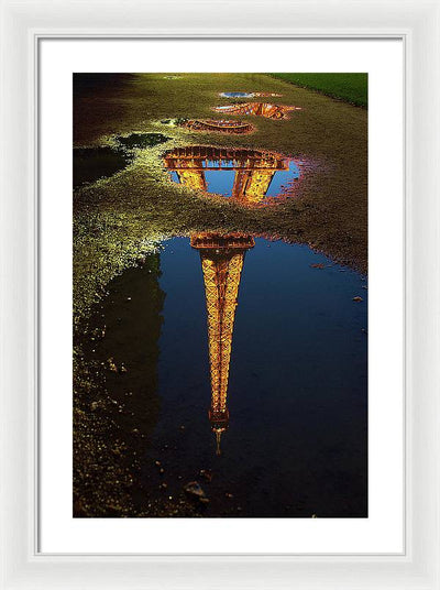 Reflet de la Tour Eiffel, Paris / Art Photo - Framed Print