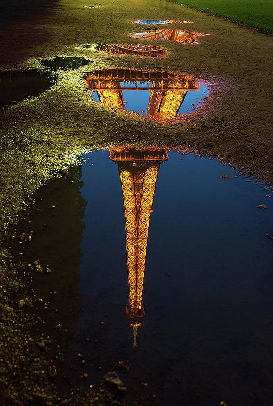 Reflet de la Tour Eiffel, Paris / Art Photo - Art Print