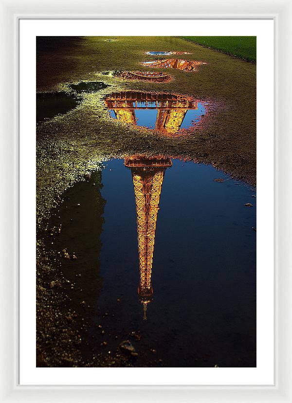 Reflet de la Tour Eiffel, Paris / Art Photo - Framed Print