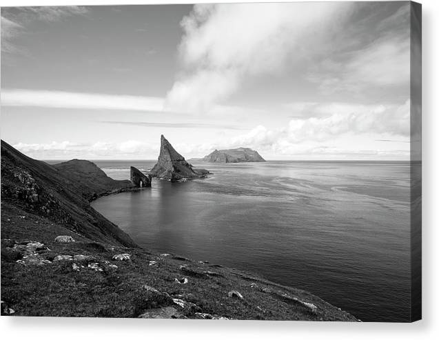 The Drangarnir sea stacks off the Faroe Islands. / Art Photo - Canvas Print