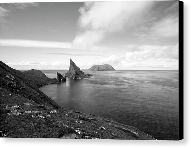 The Drangarnir sea stacks off the Faroe Islands. / Art Photo - Canvas Print