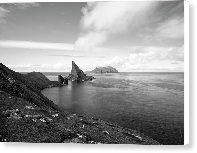 The Drangarnir sea stacks off the Faroe Islands. / Art Photo - Canvas Print