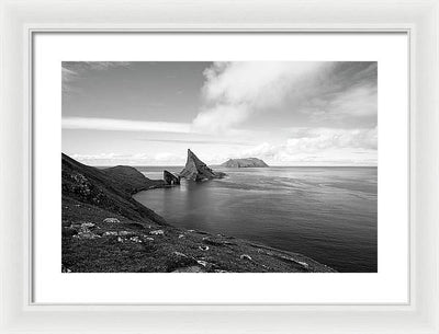 The Drangarnir sea stacks off the Faroe Islands. / Art Photo - Framed Print