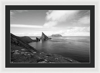 The Drangarnir sea stacks off the Faroe Islands. / Art Photo - Framed Print