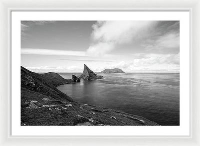 The Drangarnir sea stacks off the Faroe Islands. / Art Photo - Framed Print