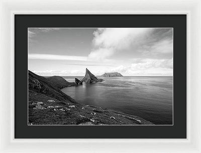 The Drangarnir sea stacks off the Faroe Islands. / Art Photo - Framed Print