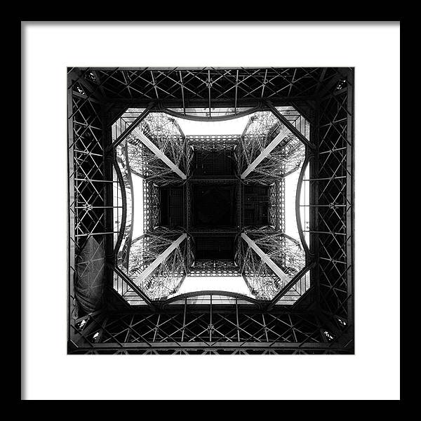 Tour Eiffel, Paris / Art Photo - Framed Print