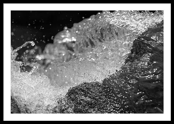 Wave, Close up, Black and White / Art Photo - Framed Print