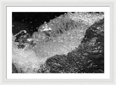 Wave, Close up, Black and White / Art Photo - Framed Print