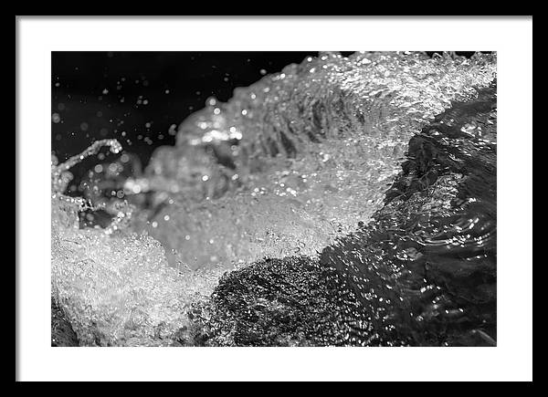 Wave, Close up, Black and White / Art Photo - Framed Print