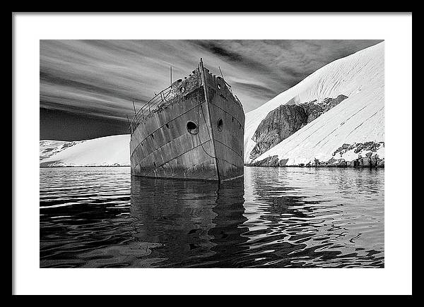 Whaling Ship, Black and White / Art Photo - Framed Print