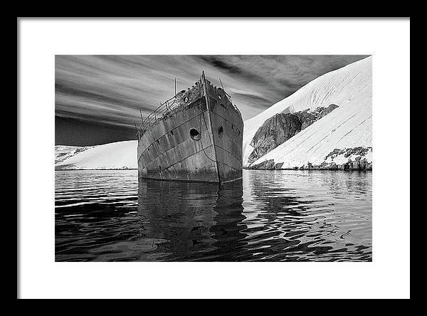 Whaling Ship, Black and White / Art Photo - Framed Print