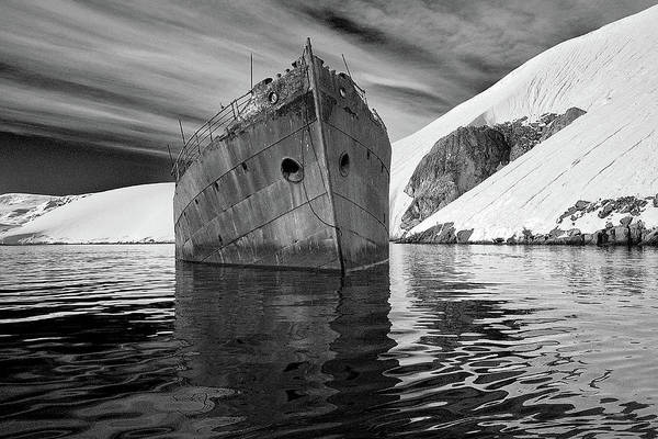 Whaling Ship, Black and White / Art Photo - Art Print